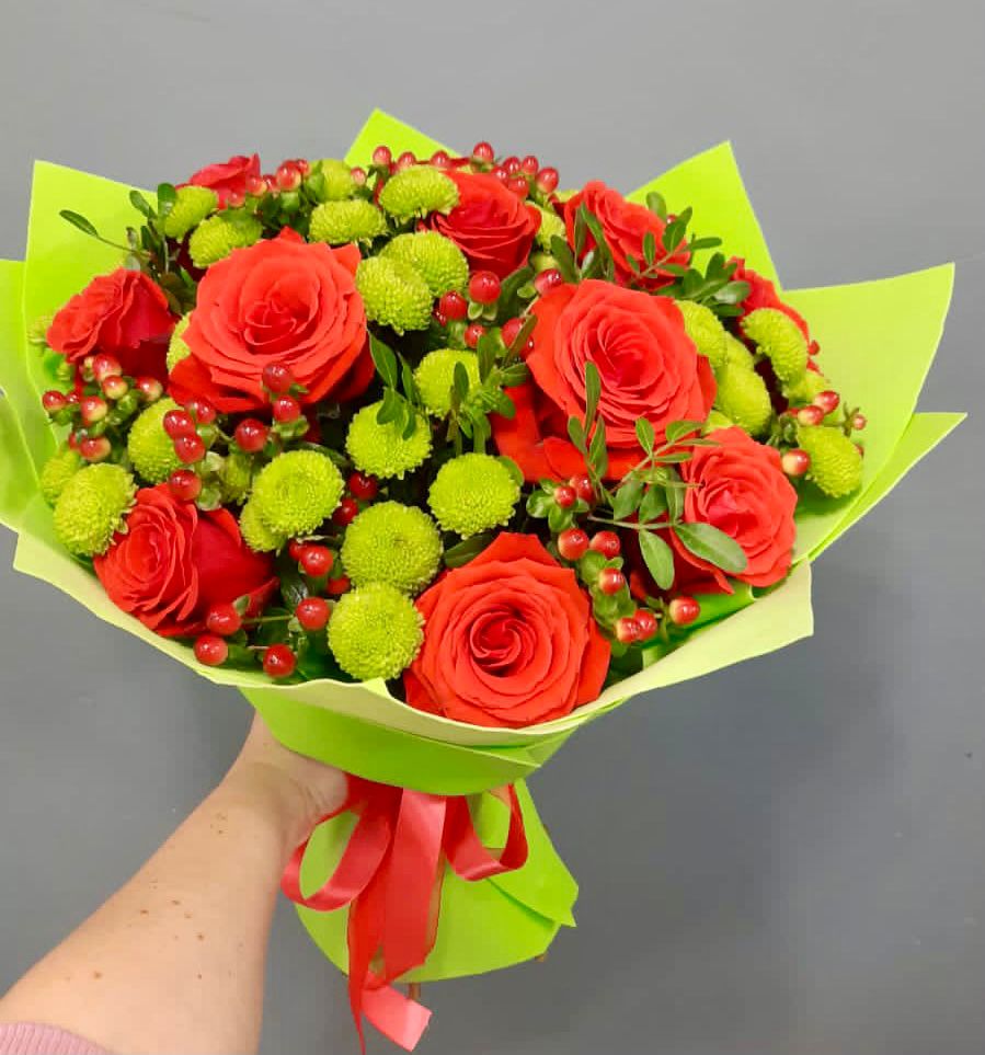 Букет цветов из: Хризантемы и Розы в Майкопе