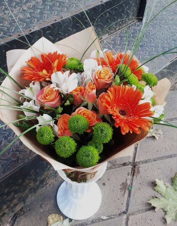 Букет цветов из: Герберы, Хризантемы, Альстромерии и Розы в Майкопе