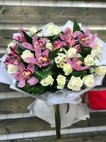 Букет цветов из: Розы и Хризантемы в Майкопе