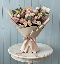Букет цветов из:  Розы и Лизиантусы в Майкопе