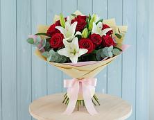Букет цветов из:  Лилии и Розы в Майкопе