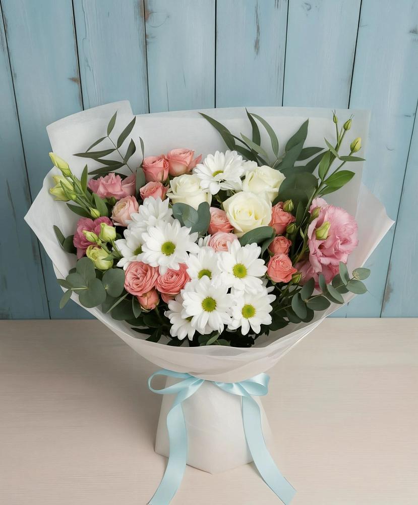 Букет цветов из: Розы, Лизиантусы и Хризантемы в Майкопе