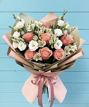 Букет цветов из:  Розы, Альстромерии и Лизиантусы в Майкопе