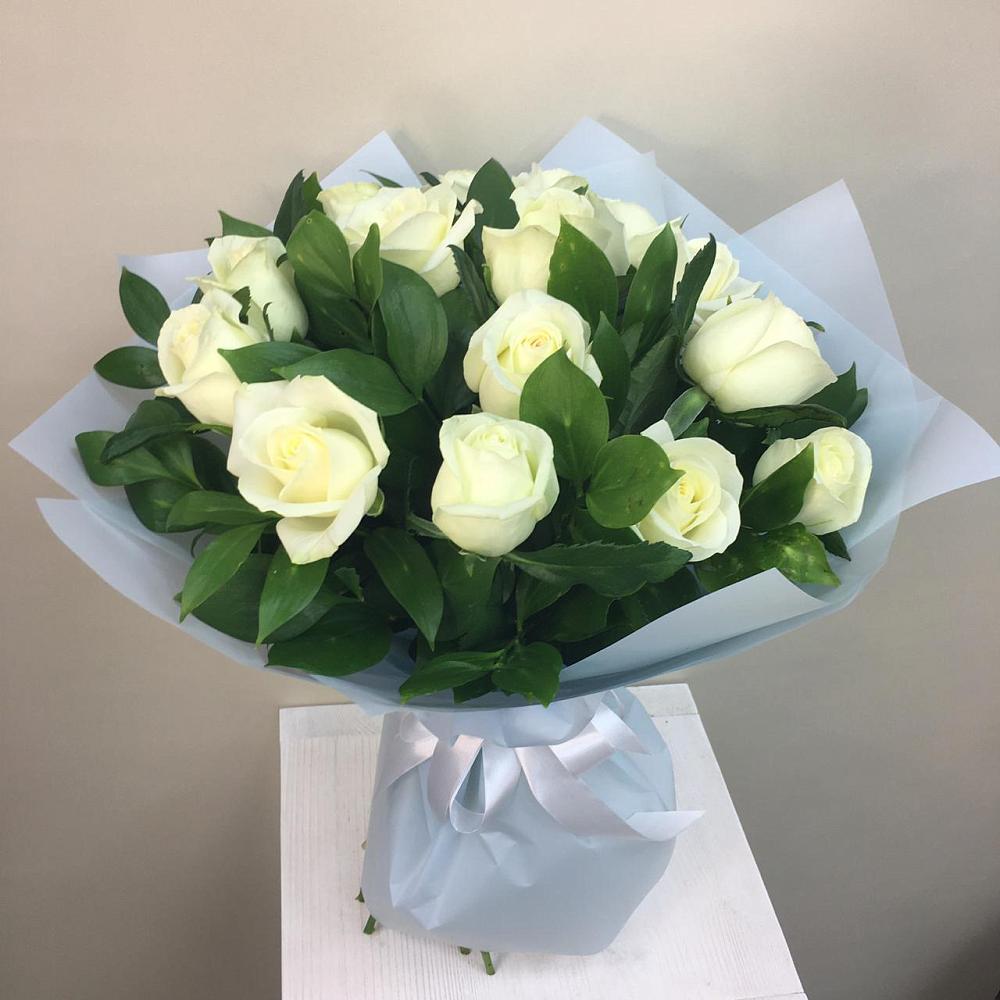 Букет 15 Белых роз Проуд в Майкопе