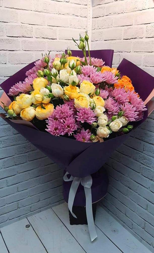 Букет цветов из: Хризантемы и Розы в Майкопе