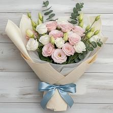 Букет цветов из:  Лизиантусы в Майкопе