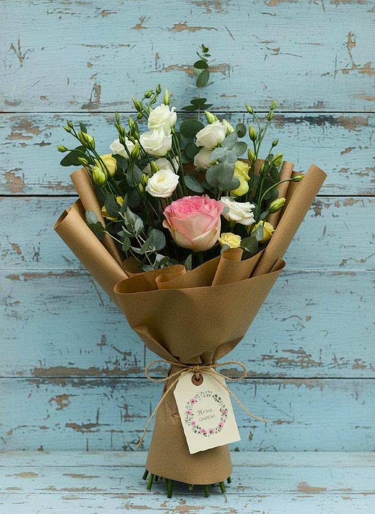 Букет цветов из: Розы и Лизиантусы в Майкопе