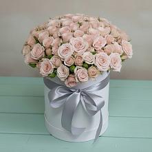 Цветочная композиция из Розы в шляпной коробке в Майкопе