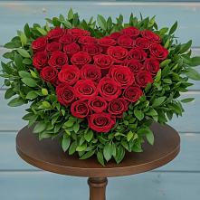 Цветочная композиция из Розы в виде сердца в Майкопе