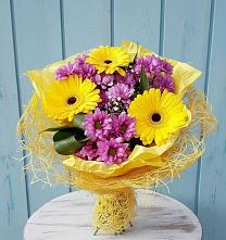 Букет цветов из:  Хризантемы и Герберы в Майкопе