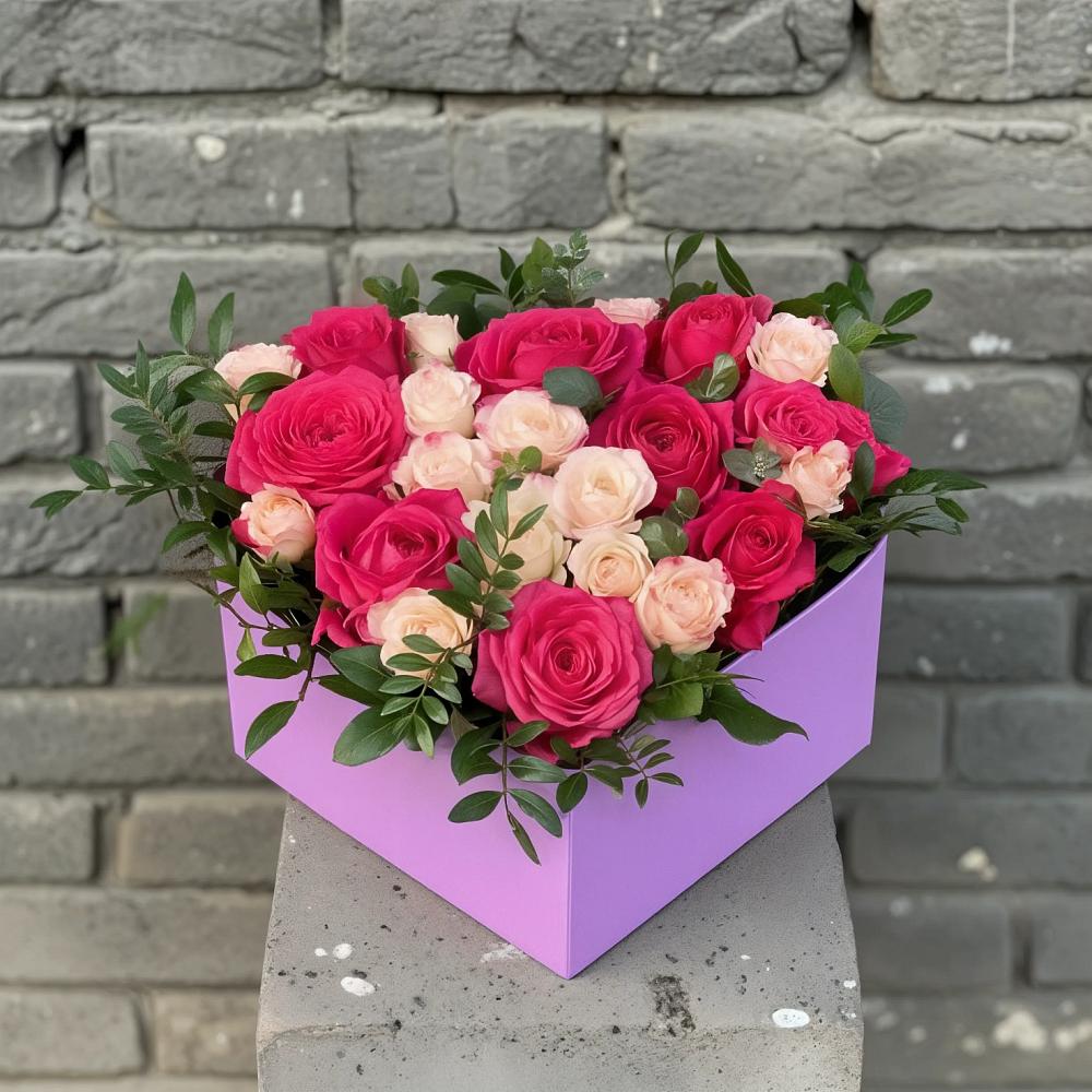 Цветочная композиция из Розы в коробке в Майкопе