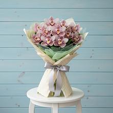 Букет цветов из:  Орхидеи и Розы #REPLACE_PRED# Майкопе