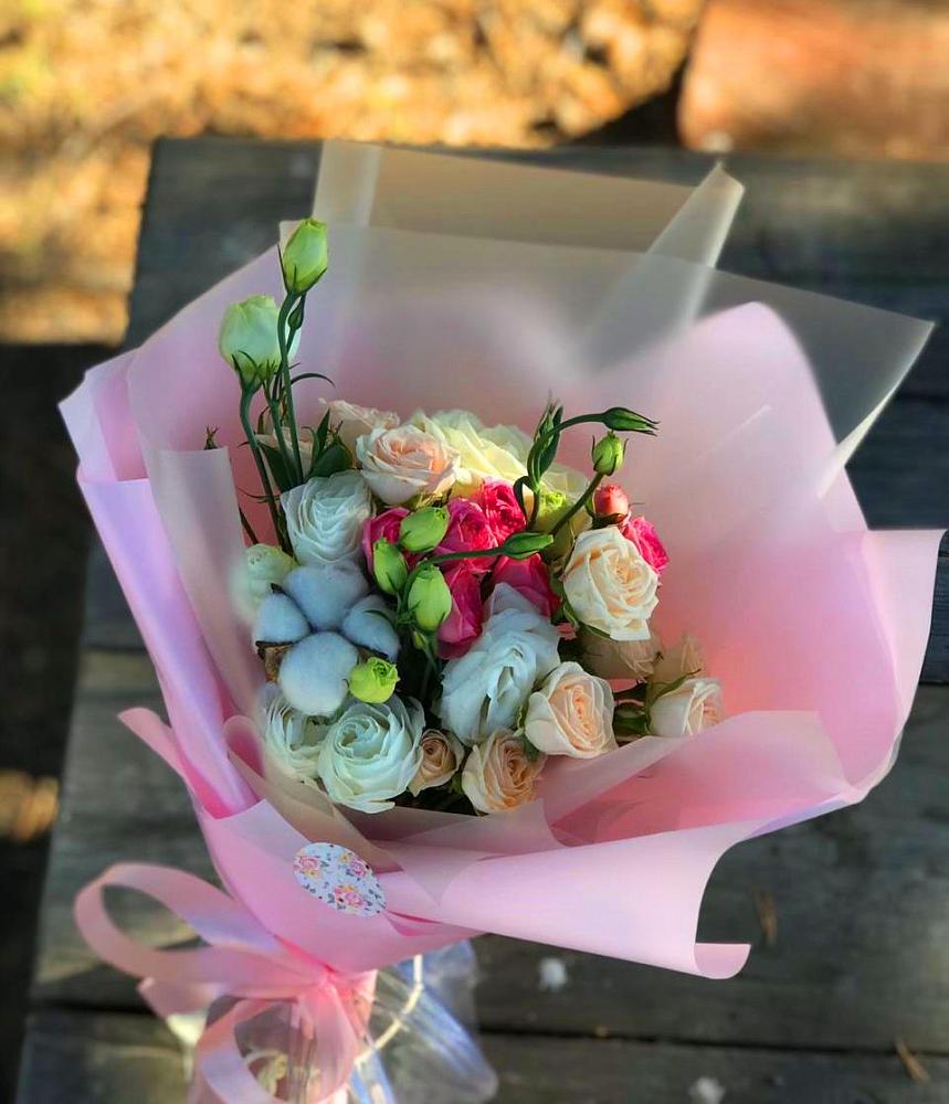 Букет цветов из: Розы и Лизиантусы в Майкопе