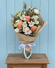 Букет цветов из:  Альстромерии, Лизиантусы, Розы и Хризантемы #REPLACE_PRED# Майкопе