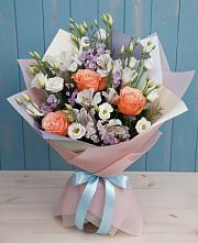 Букет цветов из:  Лизиантусы, Розы, Альстромерии и Гипсофила в Майкопе