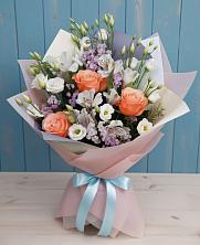 Букет цветов из:  Лизиантусы, Розы, Альстромерии и Гипсофила в Майкопе