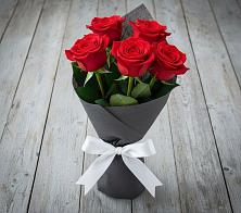Букет 5 Красных роз Эдлесс Лав в Майкопе