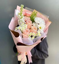 Букет цветов из:  Хризантемы и Розы в Майкопе