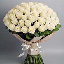 Букет 101 беля роза Белоснежка в Майкопе