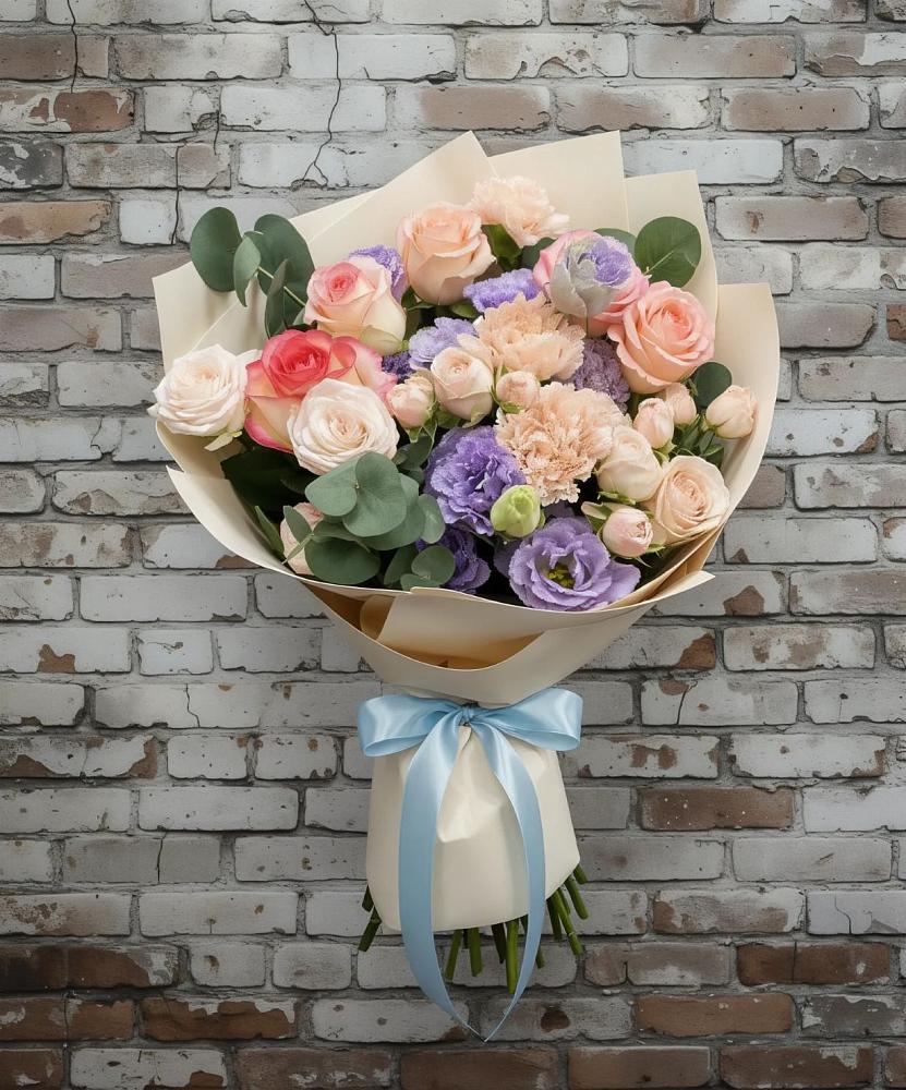 Букет цветов из: Розы, Лизиантусы и Гвоздики в Майкопе