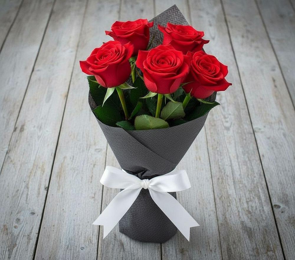 Букет 5 Красных роз Эдлесс Лав в Майкопе