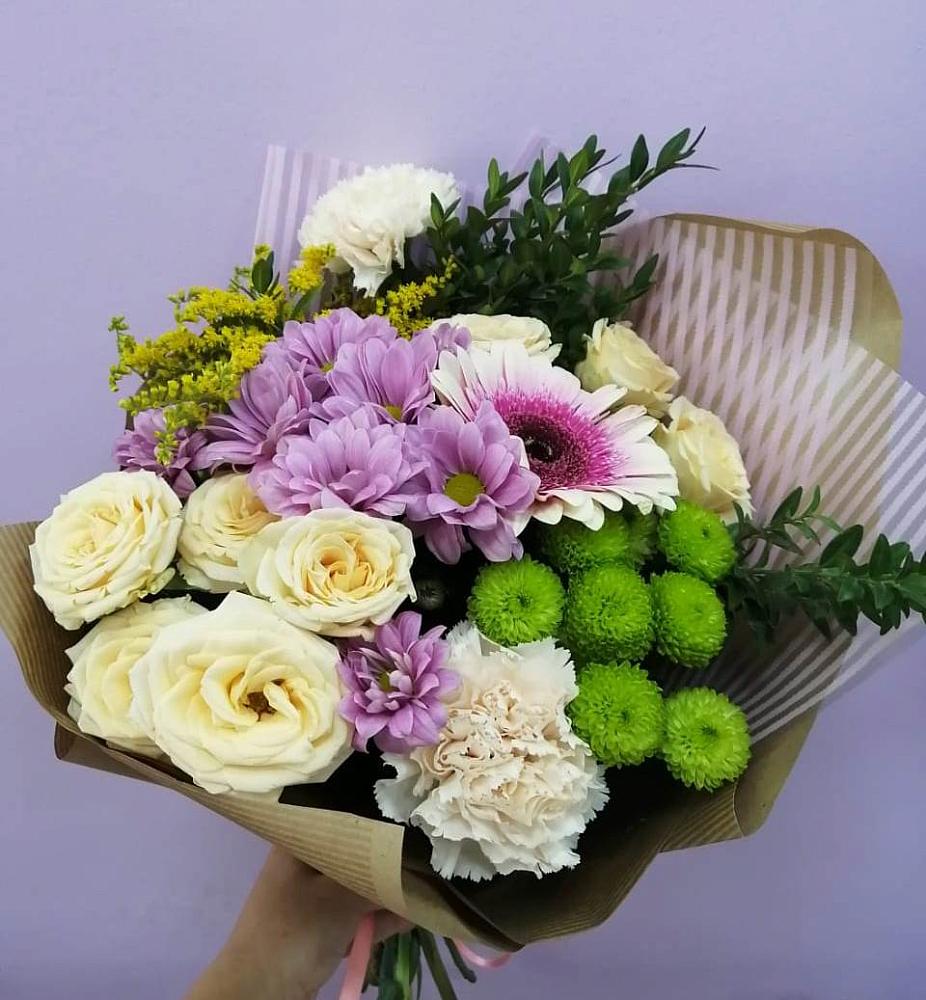 Букет цветов из: Хризантемы, Розы, Гвоздики и Герберы в Майкопе