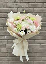 Букет цветов из:  Гвоздики, Розы, Лизиантусы и Хризантемы в Майкопе