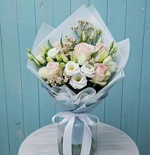 Букет цветов из:  Розы и Лизиантусы в Майкопе