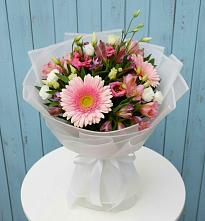 Букет цветов из:  Герберы, Альстромерии и Лизиантусы в Майкопе
