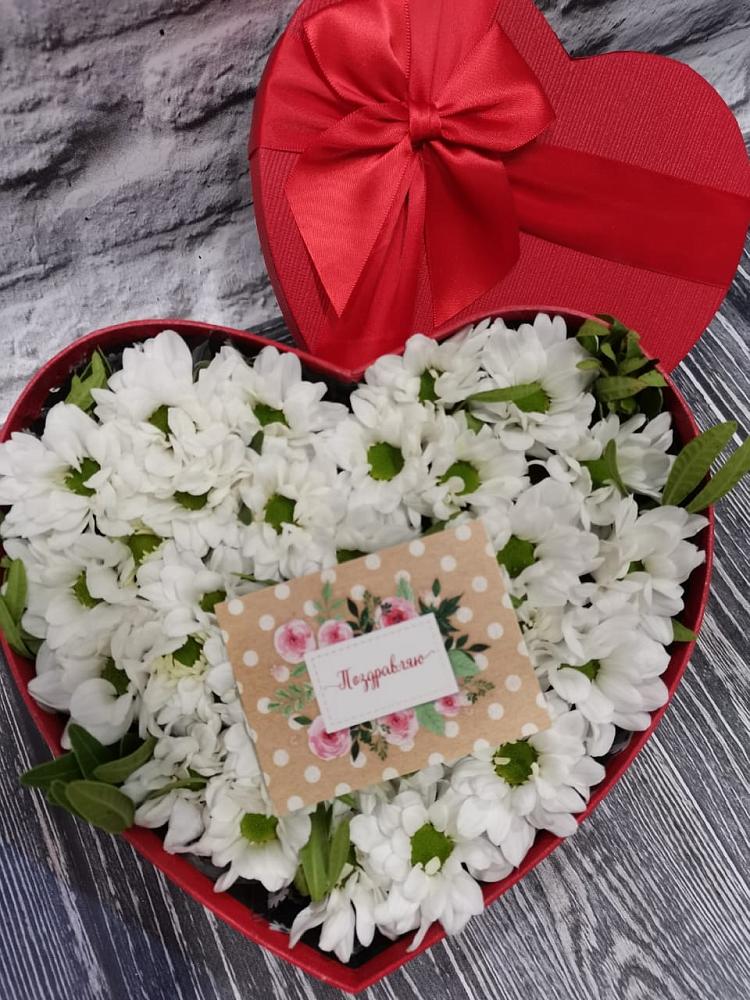 Цветочная композиция из Хризантемы в виде сердца в Майкопе