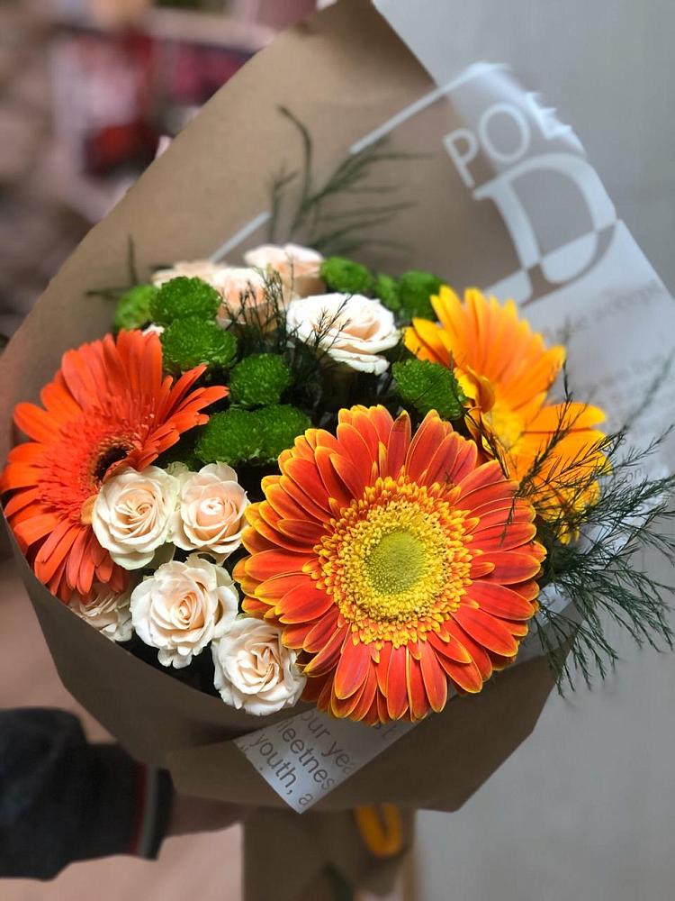 Букет цветов из: Герберы, Хризантемы и Розы в Майкопе