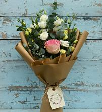 Букет цветов из:  Розы и Лизиантусы в Майкопе