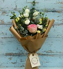 Букет цветов из:  Розы и Лизиантусы в Майкопе