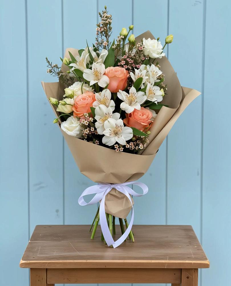 Букет цветов из: Альстромерии, Лизиантусы, Розы и Хризантемы в Майкопе