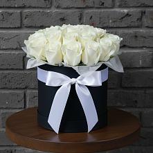 Цветочная композиция из Розы в шляпной коробке в Майкопе