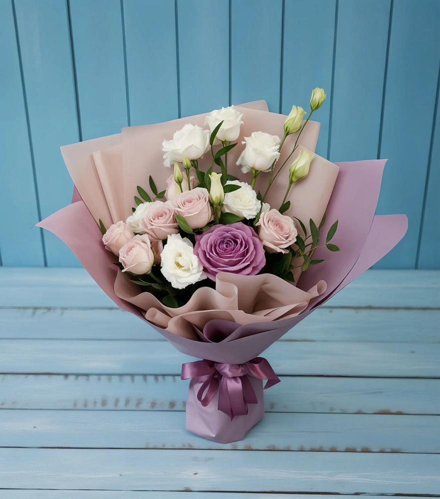 Букет цветов из: Розы и Лизиантусы в Майкопе