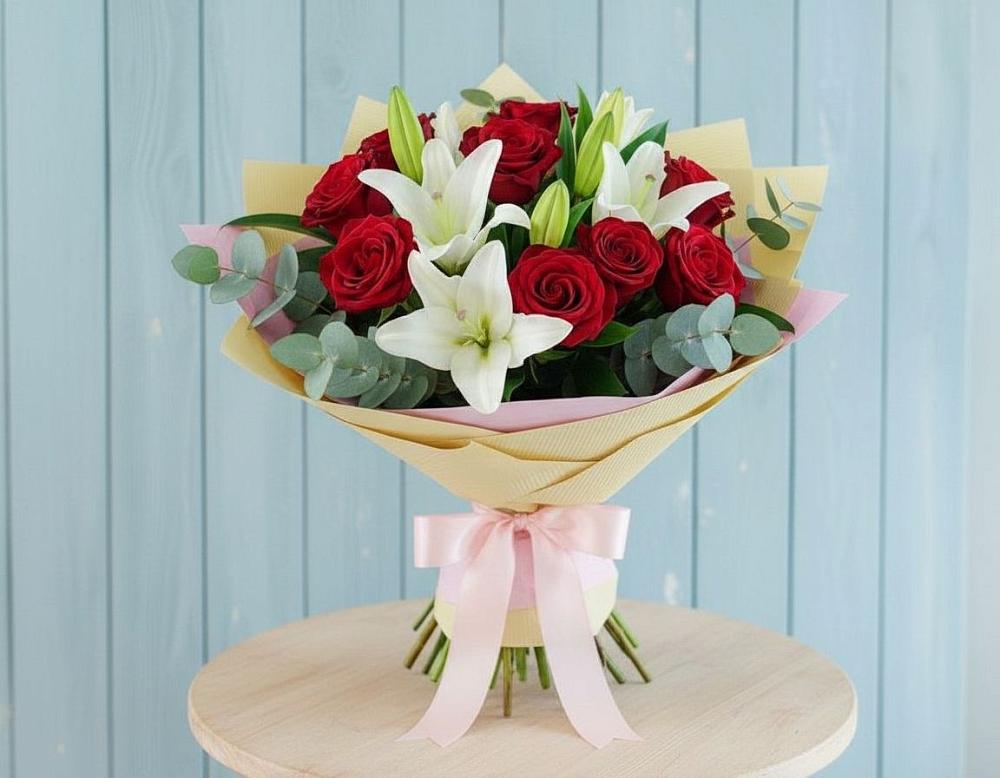 Букет цветов из: Лилии и Розы в Майкопе